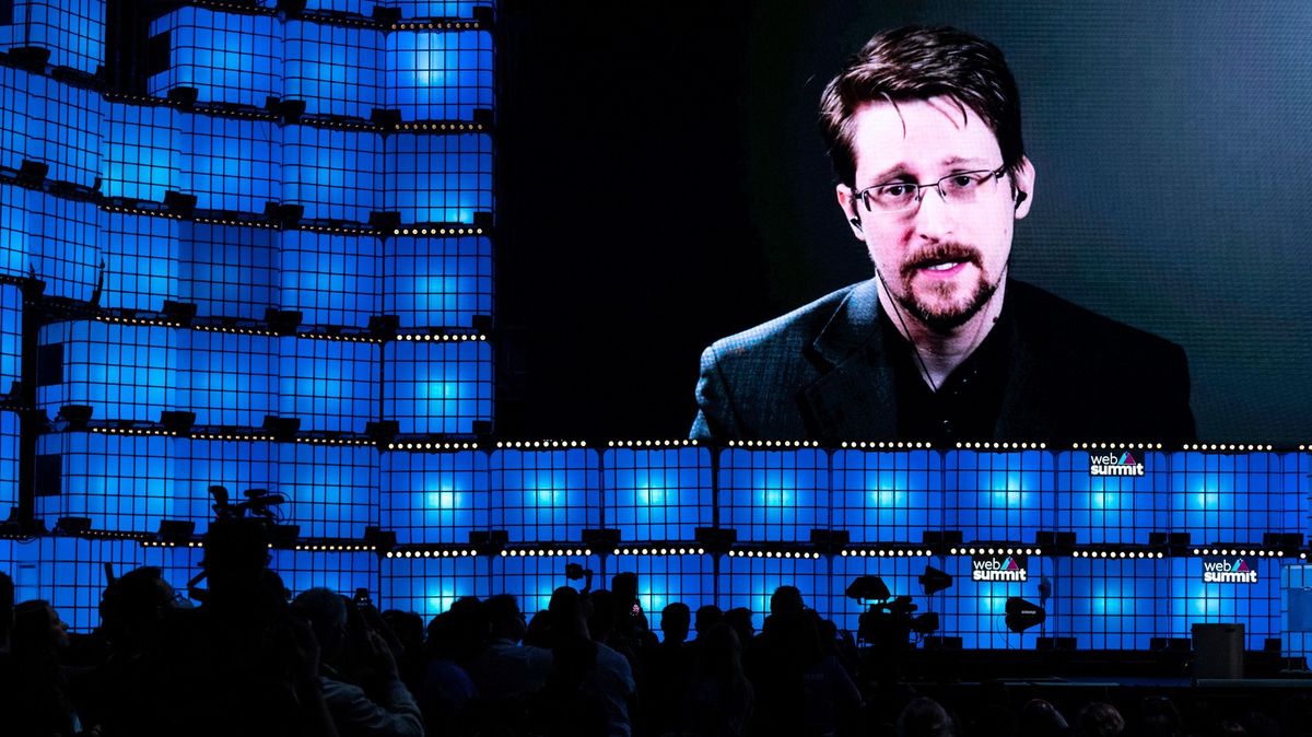Putin udělil ruské občanství americkému whistleblowerovi Edwardu Snowdenovi